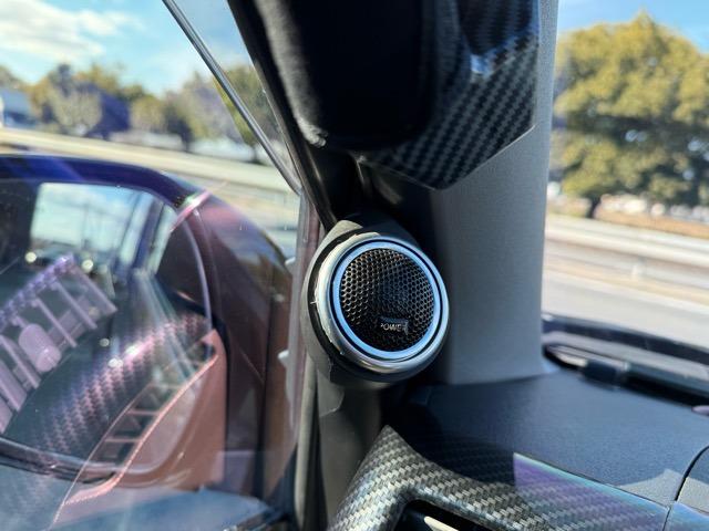 ハイエースバン ロングスーパーＧＬ　４型仕様フェイスチェンジ・プッシュスタート・ストラーダフローティングナビ・Ｂｌｕｅｔｏｏｔｈ・ツイター・ドラレコ・デジタルインナーミラー・外テール・セミバッケトシート・ウインカーミラー・カーボンパーツ（45枚目）