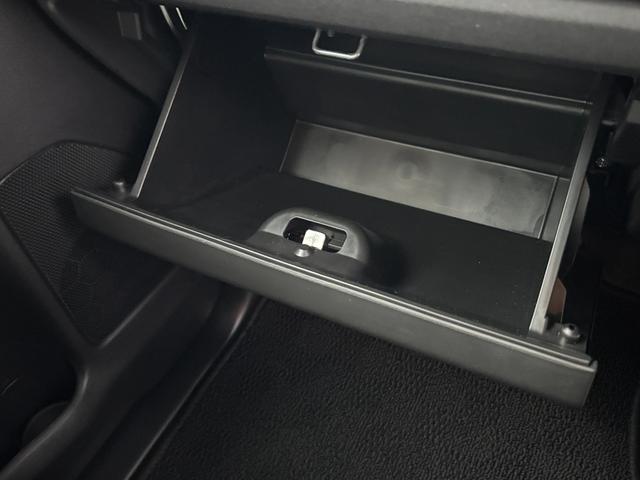 スペーシア ＨＹＢＲＩＤ　Ｘ　全方位カメラナビ／メーカー保証　電動スライドドア／助手席アンダーボックス／電動格納ミラー／プッシュスタート／シートヒーター／前後誤発進抑制システム／リヤパーキングセンサー／アイドリングストップ／横滑り防止機能／フロアマット（42枚目）