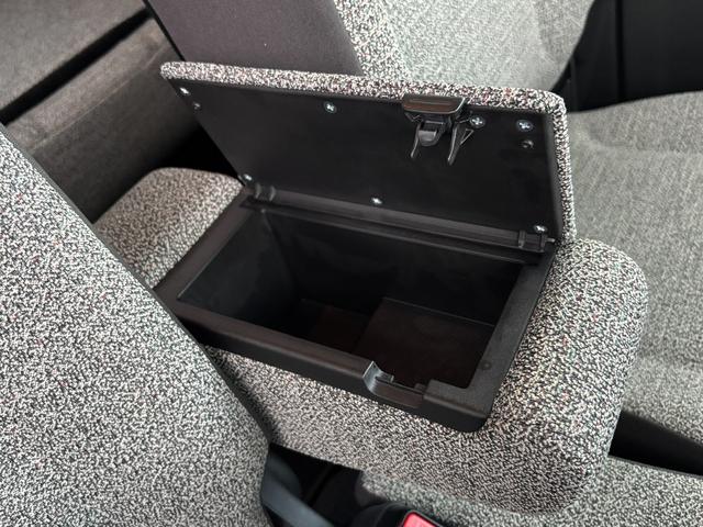 スペーシア ＨＹＢＲＩＤ　Ｘ　全方位カメラナビ／メーカー保証　電動スライドドア／助手席アンダーボックス／電動格納ミラー／プッシュスタート／シートヒーター／前後誤発進抑制システム／リヤパーキングセンサー／アイドリングストップ／横滑り防止機能／フロアマット（43枚目）