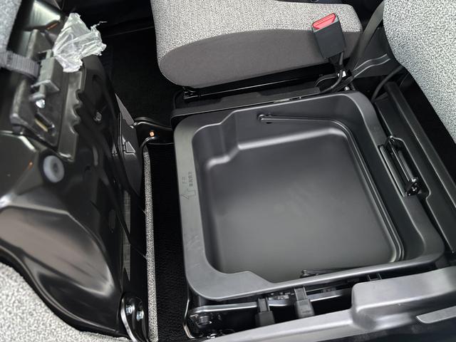 スペーシア ＨＹＢＲＩＤ　Ｘ　全方位カメラナビ／メーカー保証　電動スライドドア／助手席アンダーボックス／電動格納ミラー／プッシュスタート／シートヒーター／前後誤発進抑制システム／リヤパーキングセンサー／アイドリングストップ／横滑り防止機能／フロアマット（62枚目）