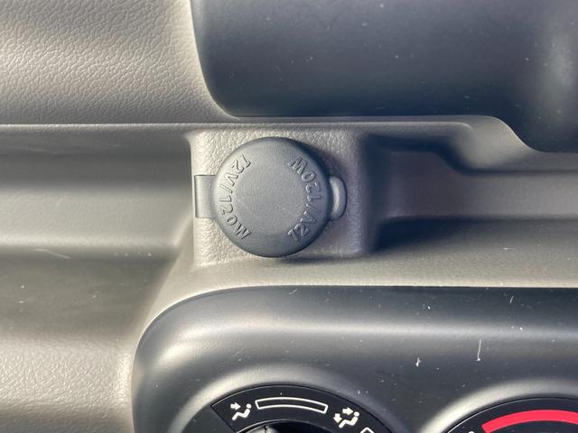 エブリイ ＰＡ　６型　　デモカー使用車　前後衝突軽減ブレーキ　ラジオ　デュアルカメラブレーキサポート（前後衝突軽減ブレーキ）　スピーカー一体型純正ラジオ　エアコン　パワーステアリング　アクセサリーソケット　集中ドアロック　アイドリングストップ（8枚目）