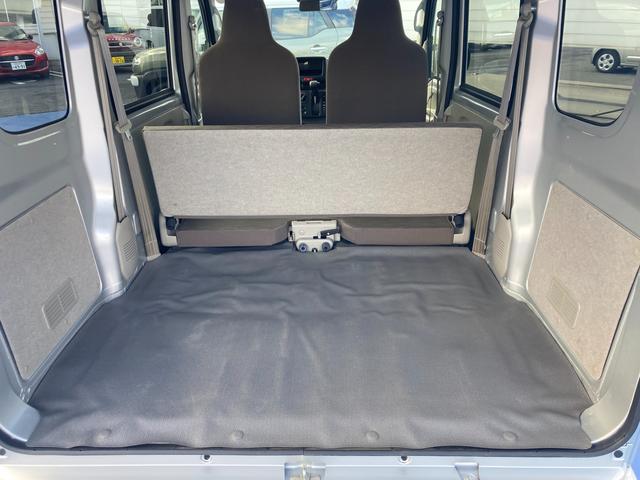 エブリイ ＰＡ　６型　　デモカー使用車　前後衝突軽減ブレーキ　ラジオ　デュアルカメラブレーキサポート（前後衝突軽減ブレーキ）　スピーカー一体型純正ラジオ　エアコン　パワーステアリング　アクセサリーソケット　集中ドアロック　アイドリングストップ（11枚目）