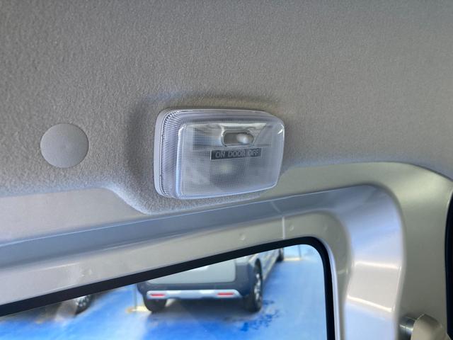 エブリイ ＰＡ　６型　　デモカー使用車　前後衝突軽減ブレーキ　ラジオ　デュアルカメラブレーキサポート（前後衝突軽減ブレーキ）　スピーカー一体型純正ラジオ　エアコン　パワーステアリング　アクセサリーソケット　集中ドアロック　アイドリングストップ（34枚目）