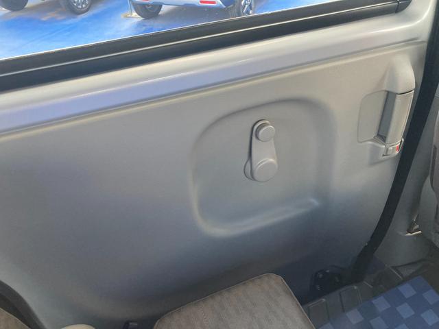 エブリイ ＰＡ　６型　　デモカー使用車　前後衝突軽減ブレーキ　ラジオ　デュアルカメラブレーキサポート（前後衝突軽減ブレーキ）　スピーカー一体型純正ラジオ　エアコン　パワーステアリング　アクセサリーソケット　集中ドアロック　アイドリングストップ（37枚目）