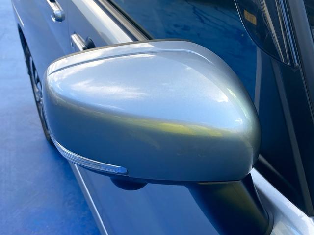 ���s�҂�o�C�N�A�Ό��Ԃ�����E���܂̊m�F�����₷���@�T�C�h�^�[�������v�t���h�A�~���[�𑕔����Ă��܂��B