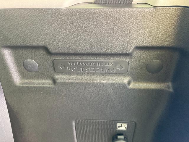 ���Q�b�W���ʂɂ̓I�v�V�����ŗp�i�̎��t�����\�ȃl�W�����t���Ă��܂��B