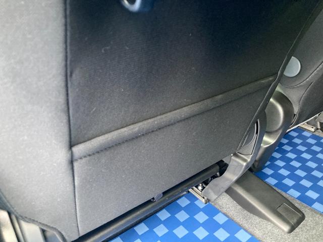 ����ȃV�[�g���ɂ̓V�[�g�o�b�N�|�P�b�g���������܂��B�G�����𗧂Ă��܂��B