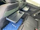フロントシート裏には後席の方が必要に応じて使用できる簡易テーブル・ドリンクホルダー付き。水拭き可能でお手入れも簡単です。