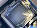 助手席アンダーボックスが登場します。靴や洗車道具、車検証入れの収納にピッタリ。外から見えないので防犯にも良し!