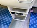 インパネ下部にも簡易収納がございます。