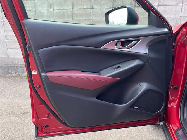 ＣＸ－３ ＸＤ　ツーリング　／６速ＭＴ／純正ナビ／ＢＯＳＥスピーカー／フルセグＴＶ／バックカメラ／Ｂｌｕｅｔｏｏｔｈ対応／ＥＴＣ／クルーズコントロール／ブラインドスポットモニタリング／ＬＥＤヘッドライト／車検整備付（46枚目）