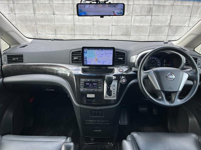 エルグランド ライダー　黒本革シート　マニュアルシート　／パナソニック９インチナビ／フルセグＴＶ／バックカメラ／Ｂｌｕｅｔｏｏｔｈ対応／フリップダウンモニター／両側パワースライドドア／スマートキー／ＥＴＣ／純正１８インチアルミホイール／車検整備付（4枚目）