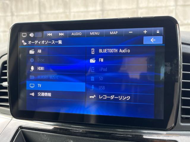 エルグランド ライダー　黒本革シート　マニュアルシート　／パナソニック９インチナビ／フルセグＴＶ／バックカメラ／Ｂｌｕｅｔｏｏｔｈ対応／フリップダウンモニター／両側パワースライドドア／スマートキー／ＥＴＣ／純正１８インチアルミホイール／車検整備付（8枚目）