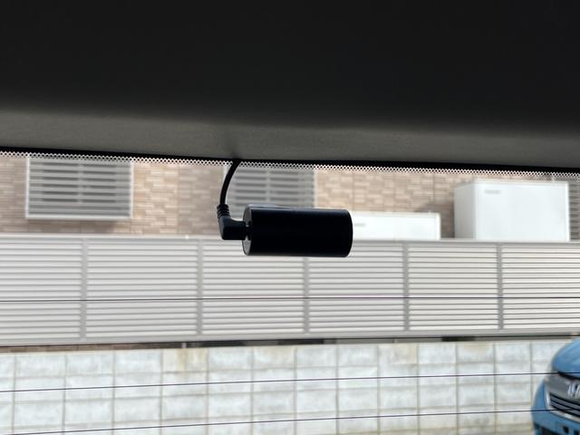 エルグランド ライダー　黒本革シート　マニュアルシート　／パナソニック９インチナビ／フルセグＴＶ／バックカメラ／Ｂｌｕｅｔｏｏｔｈ対応／フリップダウンモニター／両側パワースライドドア／スマートキー／ＥＴＣ／純正１８インチアルミホイール／車検整備付（45枚目）