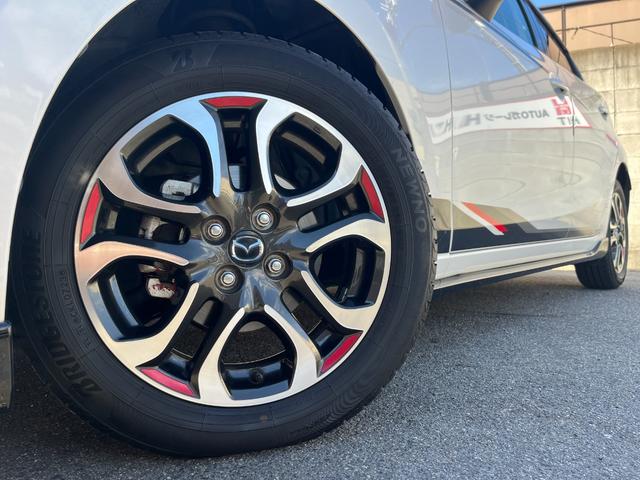 デミオ ＸＤツーリング　Ｌパッケージ　／スマートシティブレーキサポート／純正ナビ／Ｂｌｕｅｔｏｏｔｈ対応／バックカメラ／ドライブレコーダー／ＥＴＣ／ＬＥＤヘッドライト／純正１６インチアルミホイール／スマートキー／エンジンプッシュスタート（5枚目）