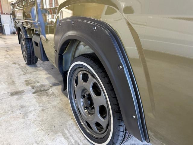 ハイゼットトラック ジャンボエクストラ　１年保証（走行距離無制限）　スマートアシスト　パートタイム４ＷＤ　ＣＶＴ（ＡＴ）　オーバーフェンダー　社外１５インチホイール　ホワイトリボン　社外メモリーナビ　Ｂカメラ　ＥＴＣ　ドライブレコーダー（3枚目）