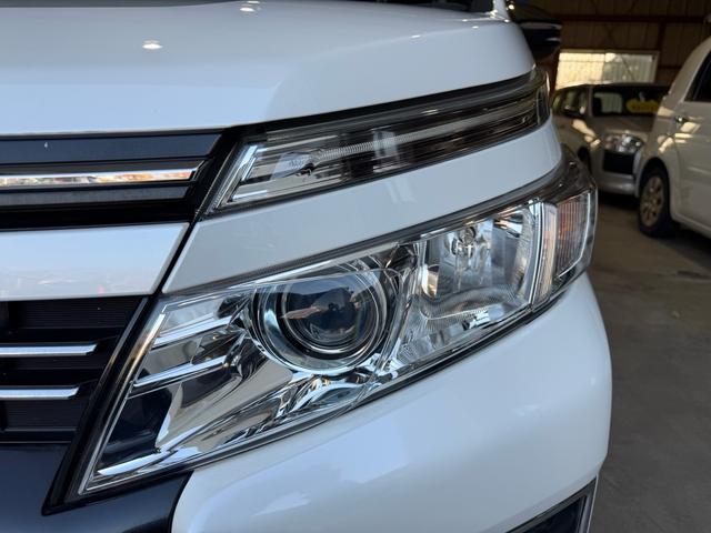 ヴォクシー ＺＳ　煌　１年保証（走行距離無制限）　ワンオーナー　寒冷地仕様　７人乗り　ダブルオートエアコン　両側パワースライドドア　社外メモリーナビ　リアモニター　Ｂカメラ　ＥＴＣ　フロントドライブレコーダー　サンシェード（8枚目）