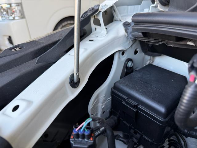 ヴォクシー ＺＳ　煌　１年保証（走行距離無制限）　ワンオーナー　寒冷地仕様　７人乗り　ダブルオートエアコン　両側パワースライドドア　社外メモリーナビ　リアモニター　Ｂカメラ　ＥＴＣ　フロントドライブレコーダー　サンシェード（11枚目）