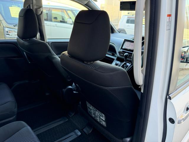 ヴォクシー ＺＳ　煌　１年保証（走行距離無制限）　ワンオーナー　寒冷地仕様　７人乗り　ダブルオートエアコン　両側パワースライドドア　社外メモリーナビ　リアモニター　Ｂカメラ　ＥＴＣ　フロントドライブレコーダー　サンシェード（30枚目）