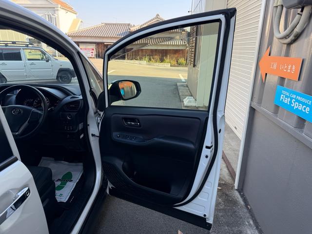 ヴォクシー ＺＳ　煌　１年保証（走行距離無制限）　ワンオーナー　寒冷地仕様　７人乗り　ダブルオートエアコン　両側パワースライドドア　社外メモリーナビ　リアモニター　Ｂカメラ　ＥＴＣ　フロントドライブレコーダー　サンシェード（33枚目）