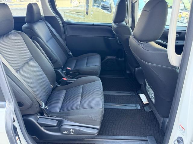 ヴォクシー ＺＳ　煌　１年保証（走行距離無制限）　ワンオーナー　寒冷地仕様　７人乗り　ダブルオートエアコン　両側パワースライドドア　社外メモリーナビ　リアモニター　Ｂカメラ　ＥＴＣ　フロントドライブレコーダー　サンシェード（34枚目）