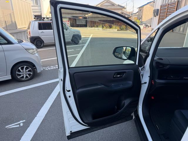 ヴォクシー ＺＳ　煌　１年保証（走行距離無制限）　ワンオーナー　寒冷地仕様　７人乗り　ダブルオートエアコン　両側パワースライドドア　社外メモリーナビ　リアモニター　Ｂカメラ　ＥＴＣ　フロントドライブレコーダー　サンシェード（49枚目）