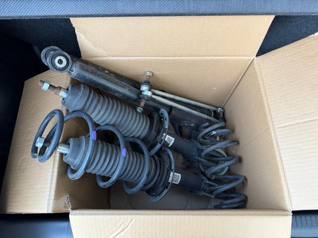 スイフトスポーツ ベースグレード　１年保証（走行距離無制限）　ワンオーナー　６ＭＴ　セーフティーパッケージ　全方位カメラ　ＧＲｅｄｄｙエアロキット　ＴＥＩＮ車高調　ＥＮＫＥＩホイール　純正メモリナビ　純正ナビ連動ドラレコ　ＥＴＣ（19枚目）