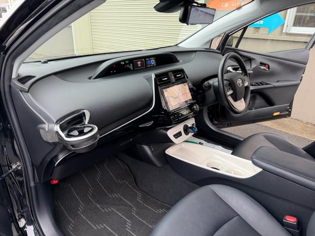 プリウス Ａツーリングセレクション　１年保証（走行距離無制限）　ハーフレザーシート　シートヒーター　トヨタセーフティーセンス　ヘッドアップディスプレイ　社外９インチナビ　デジタルインナーミラー（前後ドラレコ付き）　Ｂカメラ　ＥＴＣ（67枚目）