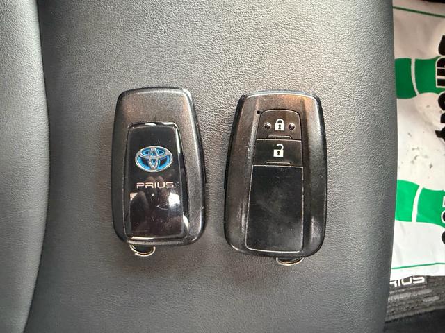 プリウス Ａツーリングセレクション　１年保証（走行距離無制限）　ハーフレザーシート　シートヒーター　トヨタセーフティーセンス　ヘッドアップディスプレイ　社外９インチナビ　デジタルインナーミラー（前後ドラレコ付き）　Ｂカメラ　ＥＴＣ（78枚目）