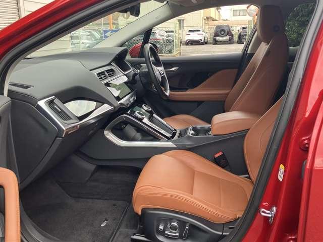 Iペイス SE プライバシガラス ドライバーアシストパック フロントフォグランプ マトリックスライト 4WD 20インチグロスブラックアルミホイル(4枚目)