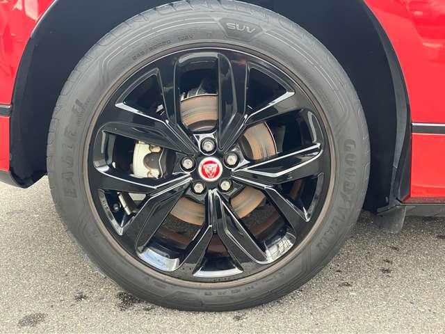 Iペイス SE プライバシガラス ドライバーアシストパック フロントフォグランプ マトリックスライト 4WD 20インチグロスブラックアルミホイル(6枚目)