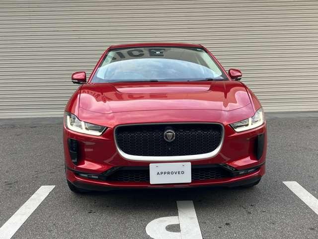 Iペイス SE プライバシガラス ドライバーアシストパック フロントフォグランプ マトリックスライト 4WD 20インチグロスブラックアルミホイル(8枚目)