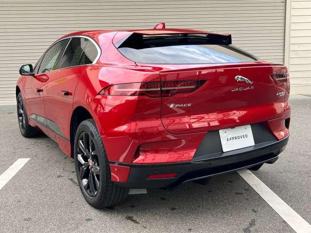 Iペイス SE プライバシガラス ドライバーアシストパック フロントフォグランプ マトリックスライト 4WD 20インチグロスブラックアルミホイル(13枚目)