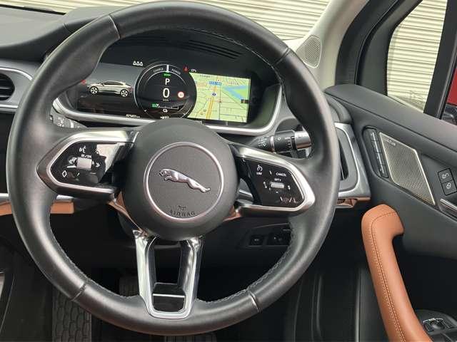 Iペイス SE プライバシガラス ドライバーアシストパック フロントフォグランプ マトリックスライト 4WD 20インチグロスブラックアルミホイル(15枚目)