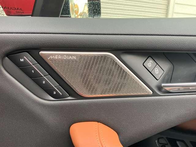 Iペイス SE プライバシガラス ドライバーアシストパック フロントフォグランプ マトリックスライト 4WD 20インチグロスブラックアルミホイル(22枚目)