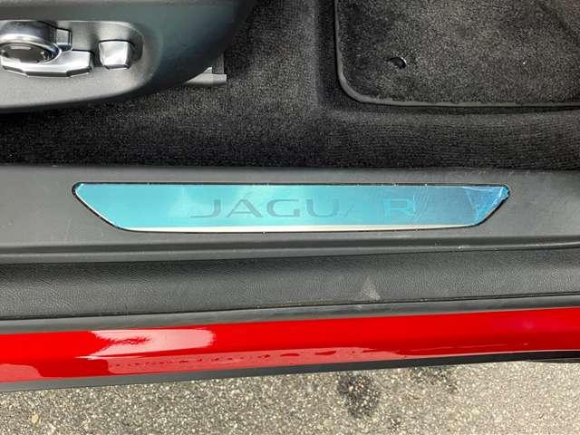 Iペイス SE プライバシガラス ドライバーアシストパック フロントフォグランプ マトリックスライト 4WD 20インチグロスブラックアルミホイル(24枚目)