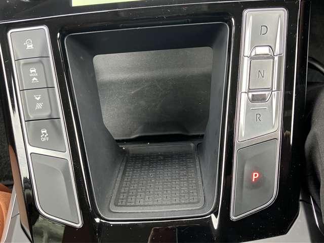 Iペイス SE プライバシガラス ドライバーアシストパック フロントフォグランプ マトリックスライト 4WD 20インチグロスブラックアルミホイル(27枚目)