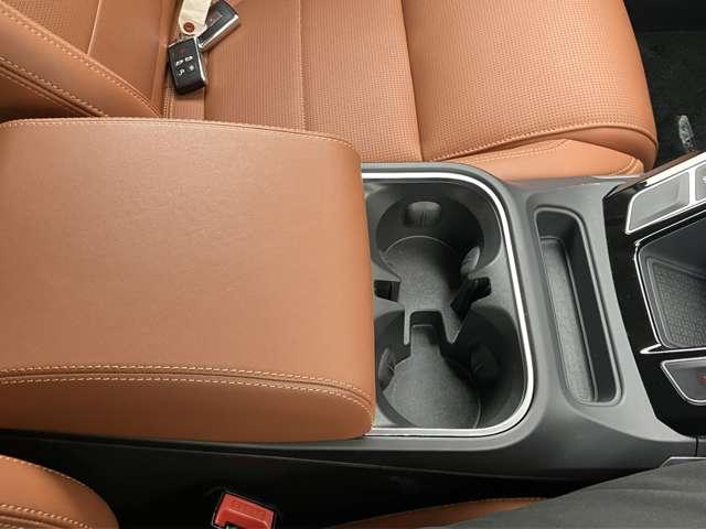 Iペイス SE プライバシガラス ドライバーアシストパック フロントフォグランプ マトリックスライト 4WD 20インチグロスブラックアルミホイル(28枚目)