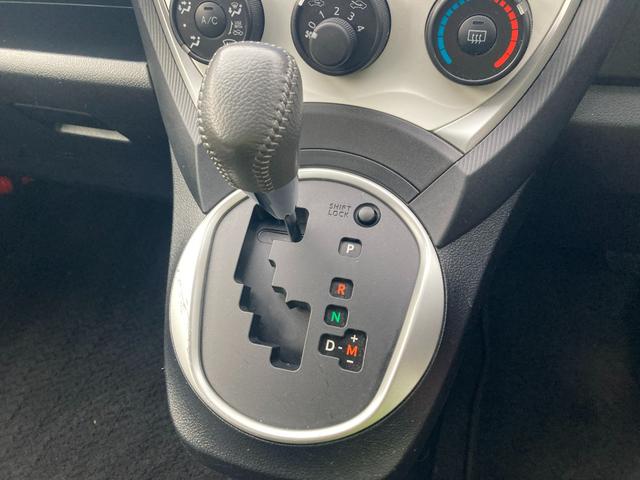 �h���C�o�[���ł�����̂��₷���ʒu�ɃV�t�g���o�[���z�u����Ă��܂��B�M�A�̃|�W�V�������m�F���₷���ł���B