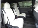 両側スライドドア付で、狭い駐車場でも安心です。オットマンを出せば、快適にドライブを楽しめます。
