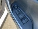 ４ドアすべてがオート機構の付いたパワーウィンドウで開閉操作もラクラクです。ロック機能付きで後席にお子様が乗っていても安心です。
