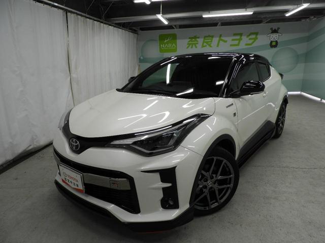 S GRスポーツ ワンオーナー+衝突被害軽減ブレーキ+ペダル踏み間違い急発進抑制装置+車線逸脱警報+先進ライト+ブラインドスポットモニター+パノラミックビューモニター+フルセグナビ+LEDヘッドランプ+スマートキー(3枚目)