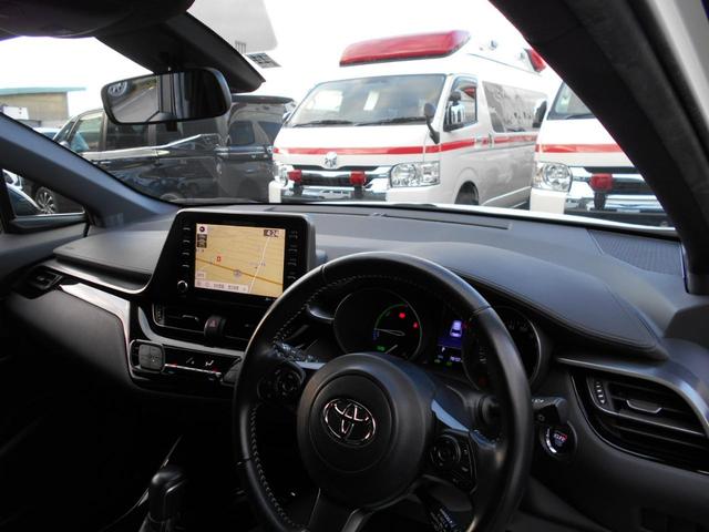 S GRスポーツ ワンオーナー+衝突被害軽減ブレーキ+ペダル踏み間違い急発進抑制装置+車線逸脱警報+先進ライト+ブラインドスポットモニター+パノラミックビューモニター+フルセグナビ+LEDヘッドランプ+スマートキー(22枚目)