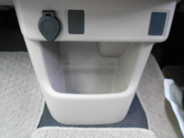 X S ワンオーナー+衝突被害軽減ブレーキ+ペダル踏み間違い急発進抑制装置+車線逸脱警報+先進ライト+CD再生+ワンセグナビ+スマートキー+バックモニター(34枚目)