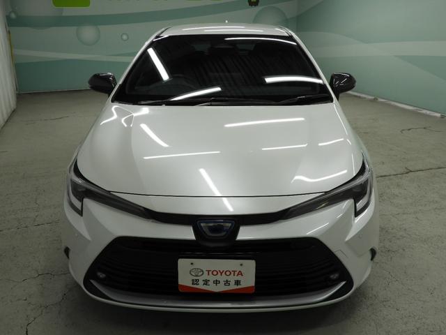 カローラツーリング ハイブリッド　ダブルバイビー　９インチメモリナビ＋バックモニター＋ＥＴＣ＋シートヒーター＋ＬＥＤヘッドランプ＋スマートキー＋トヨタセーフティセンス（3枚目）