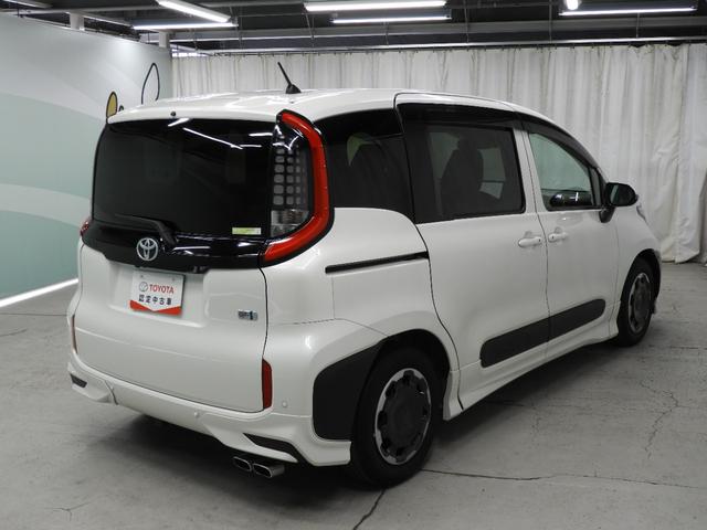 シエンタ ハイブリッドＺ　試乗車＋ＴＣナビ＋バックモニター＋ＥＴＣ＋ドライブレコーダー＋モデリスタフルエアロ＋シートヒーター＋スマートキー＋ワンオーナー（6枚目）