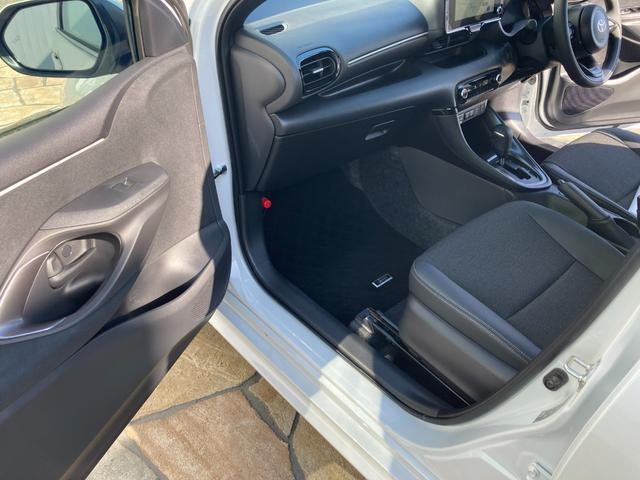 ヤリス Ｚ　フルセグＴＣナビ＋パノラミックビューモニター＋ＥＴＣ＋シートヒーター＋ハンドルヒーター＋スマートキー＋ワンオーナー（40枚目）