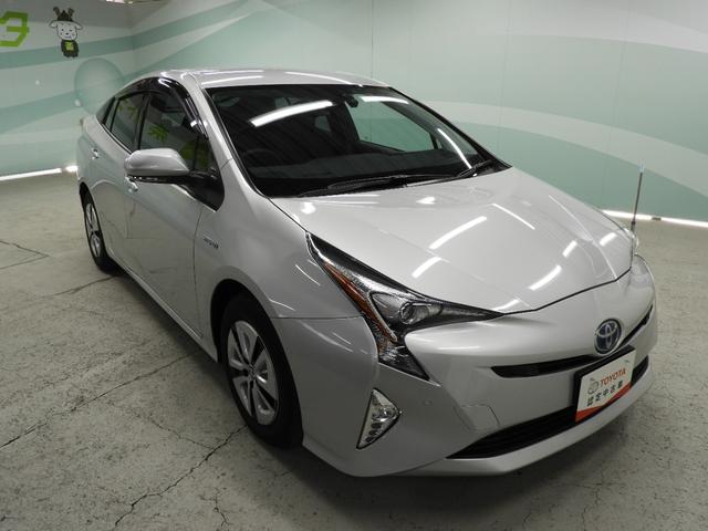 プリウス Ａ　ＴＣナビ＋バックモニター＋ＥＴＣ＋ドライブレコーダー＋ブラインドスポットモニター＋純正アルミホイール＋スマートキー＋ワンオーナー（4枚目）