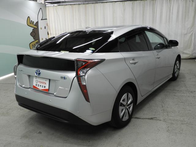 プリウス Ａ　ＴＣナビ＋バックモニター＋ＥＴＣ＋ドライブレコーダー＋ブラインドスポットモニター＋純正アルミホイール＋スマートキー＋ワンオーナー（6枚目）