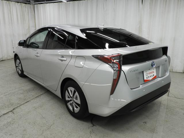 プリウス Ａ　ＴＣナビ＋バックモニター＋ＥＴＣ＋ドライブレコーダー＋ブラインドスポットモニター＋純正アルミホイール＋スマートキー＋ワンオーナー（8枚目）